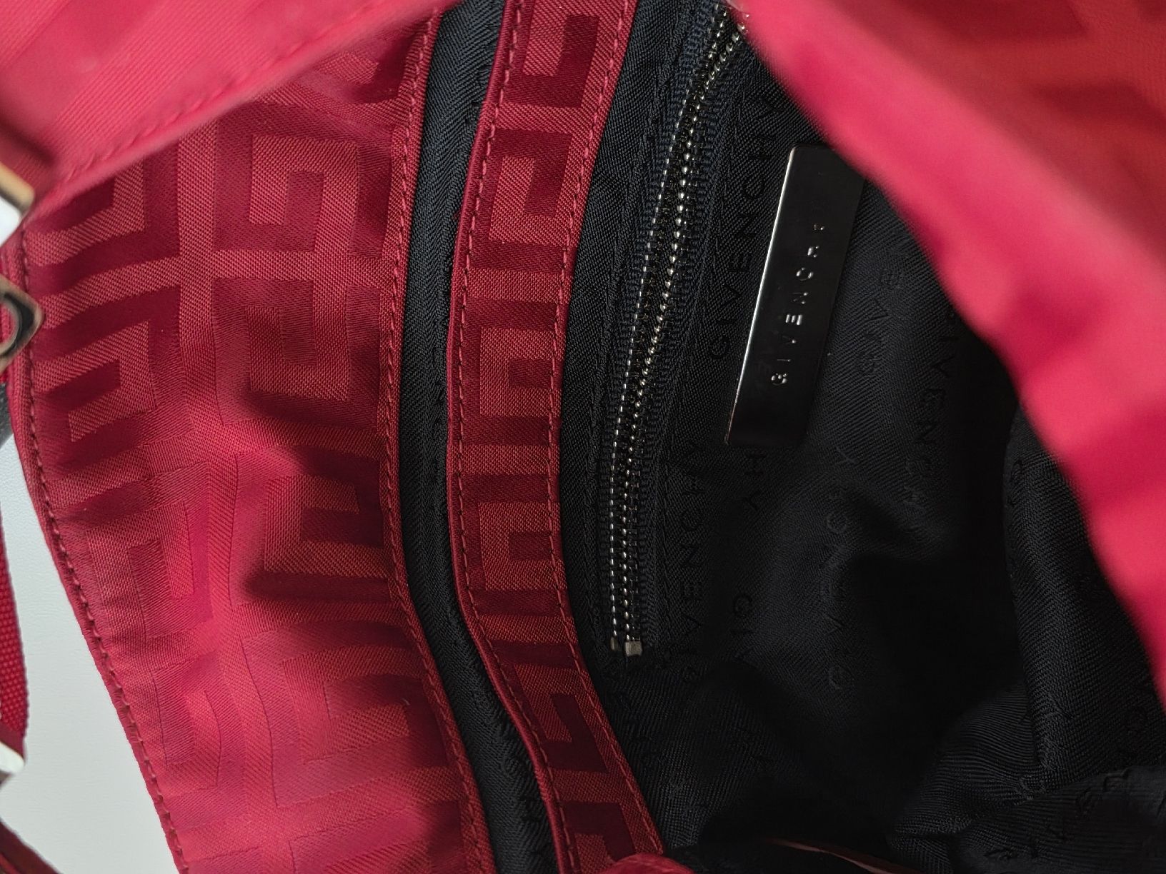 Taschen für Damen: Givenchy Original Vintage Bag – Gebraucht aus Luzern von juli.star 4