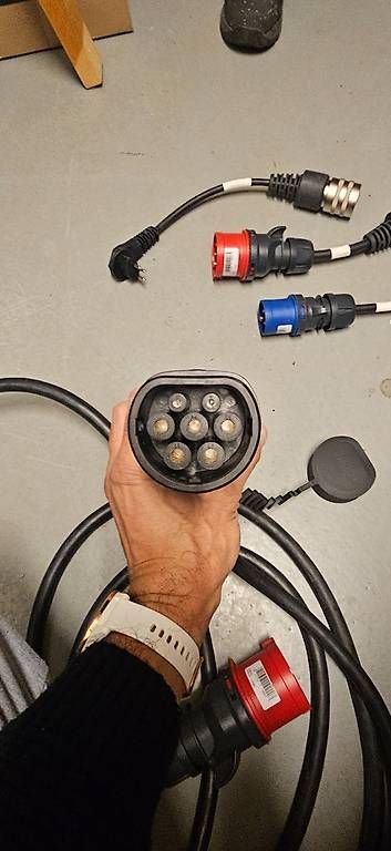 Caricabatterie: Chargeur voiture électrique – Usato da Charmey (Gruyère) venduto da Freexm 4