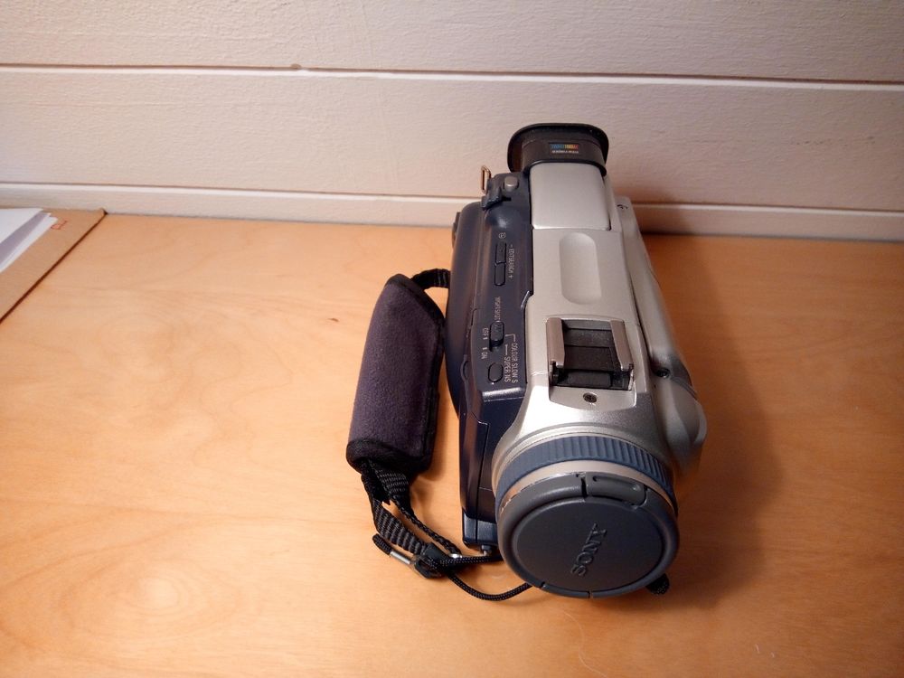 Caméscope Sony Handycam DCR-TRV16E Mini DV - Argenté - Pour Pièces / À Réparer