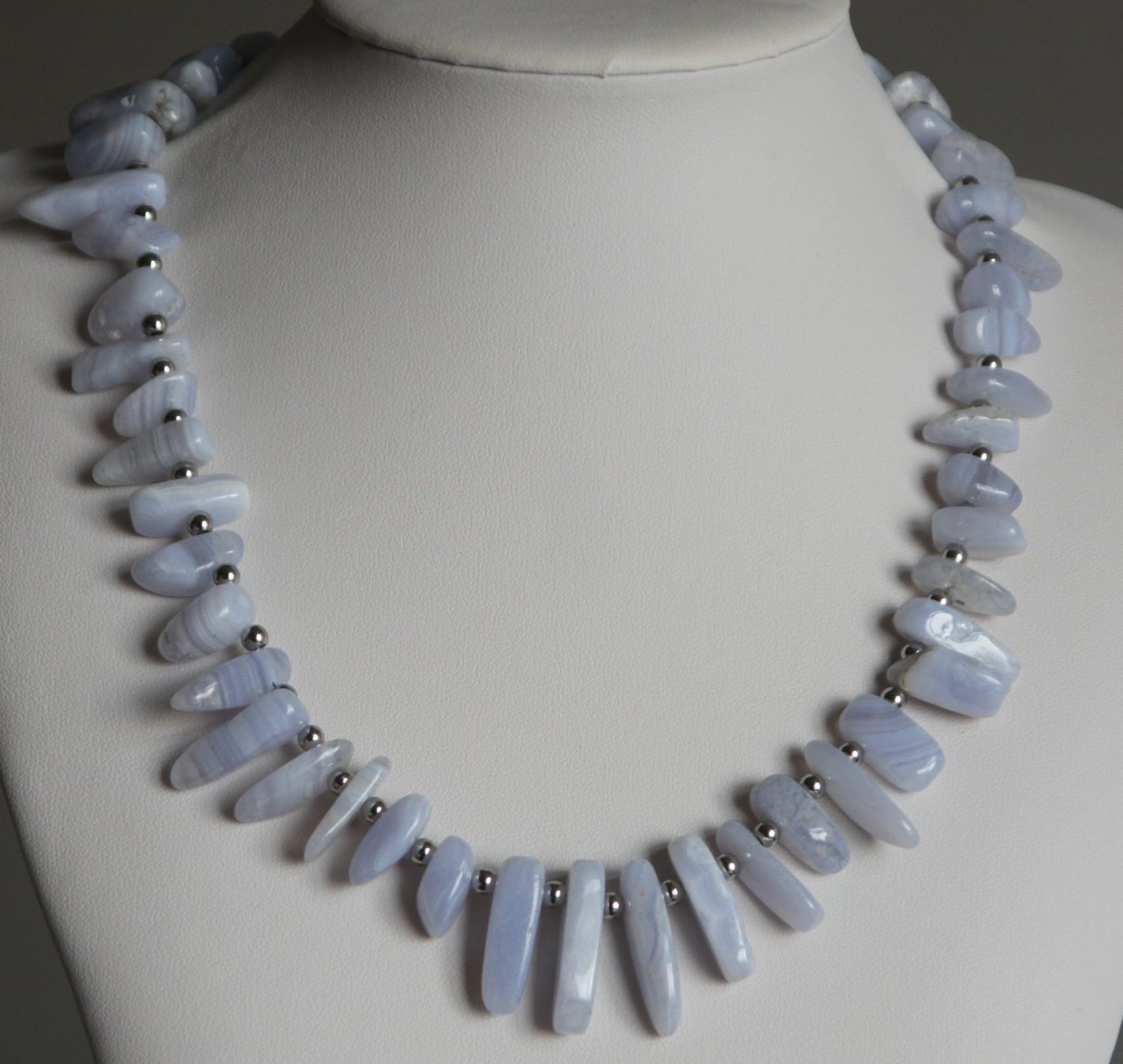 Ketten: Neu: Chalcedon Chalzedon Kette Collier mit Edelstahl Perlen – Neu (gemäss Beschreibung) aus Matten b. Interl von Edelsteingalerie