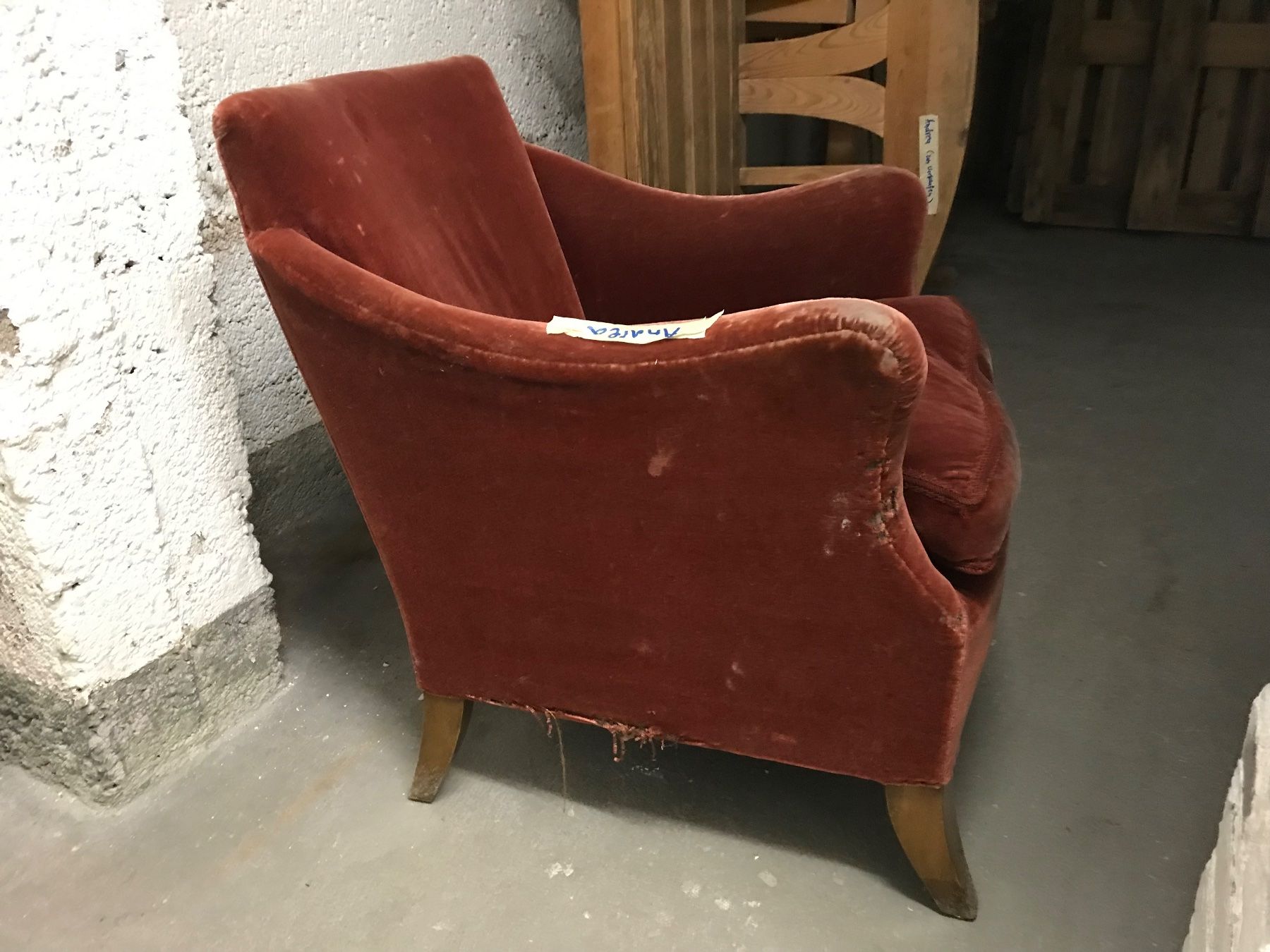 Sessel: Alter kleiner Polstersessel – Gebraucht aus Wila von  3