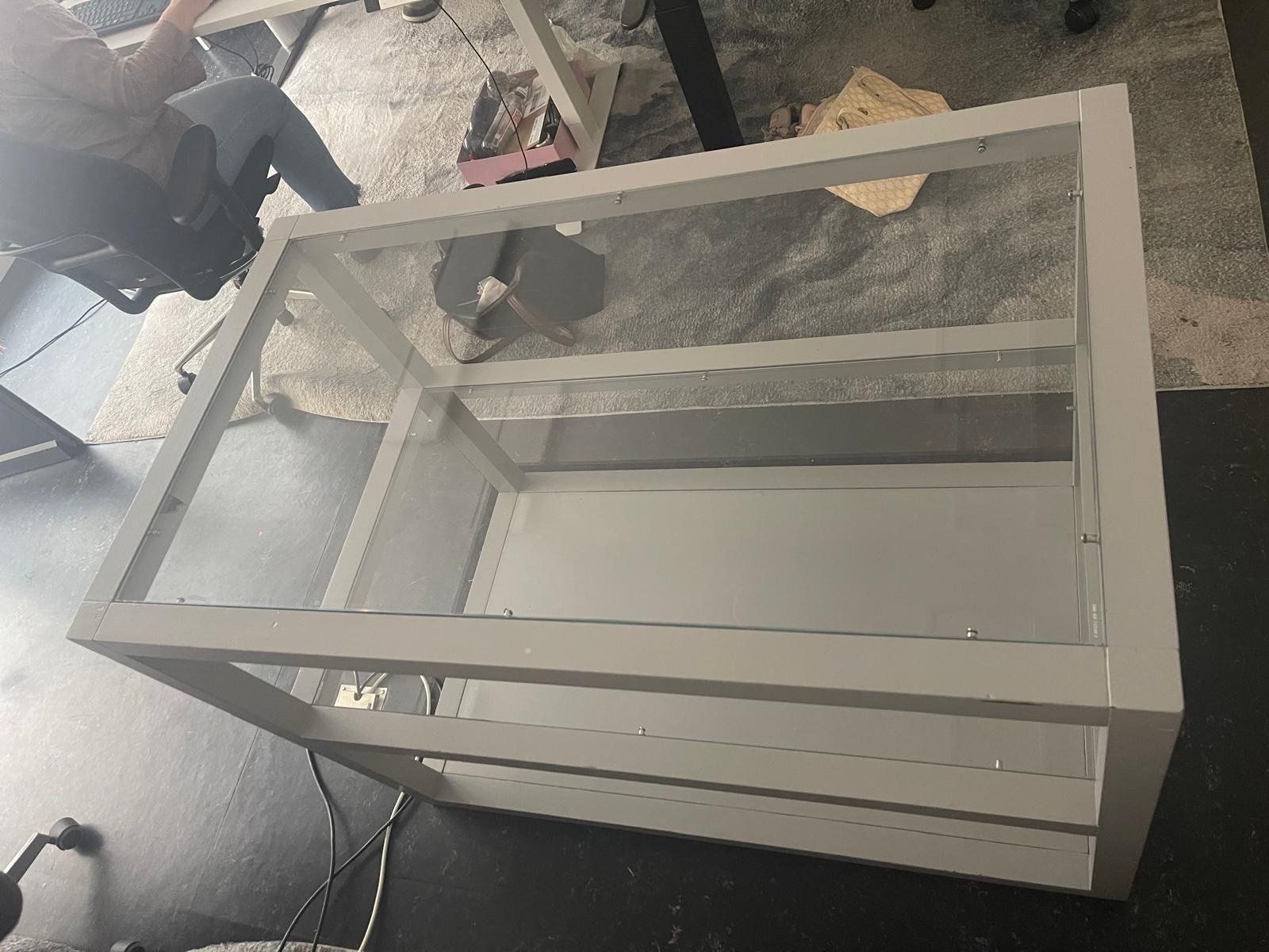 Tische: Tisch mit Glasflächen – Gebraucht aus Zürich von Zymonick1984 2