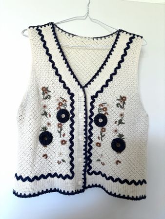 Gilet femme blanc brodé fleurs en acrylique taille uni