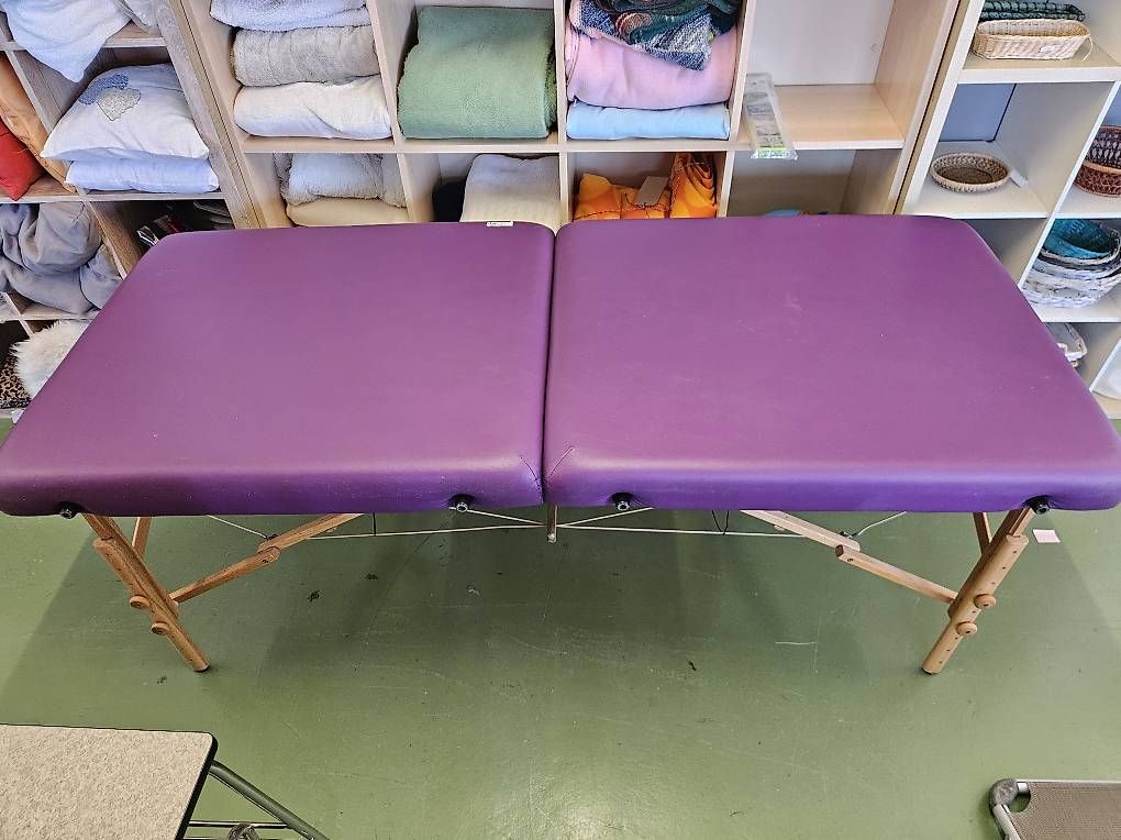 Chaises longues: Massageliege Klappbar – D'occasion à Pratteln par Cartonsducoeur_bl 1