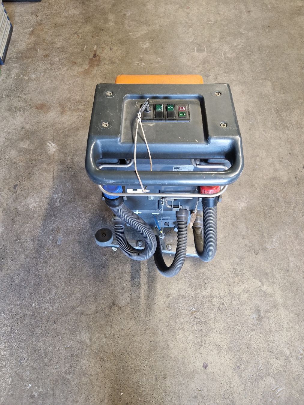 Tutte le macchine: Putzmaschine TASKI combimat 600 – Difettoso da Grosswangen venduto da lar_9lz7 3