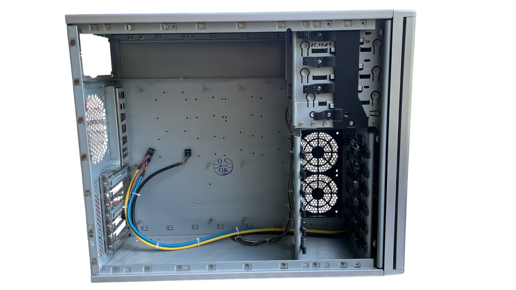 Chieftec Custodie: CHIEFTEC PC Tower Gehäuse – Usato da Glattfelden venduto da cybermaxx 4