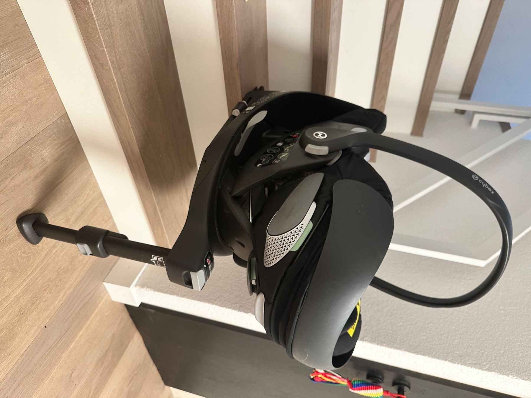 Cybex Seggiolini per auto: CYBEX Cloud T i-Size Babyschale inkl. Base T & Regenverdeck – Usato da Oetwil Am See venduto da Freshprince 1