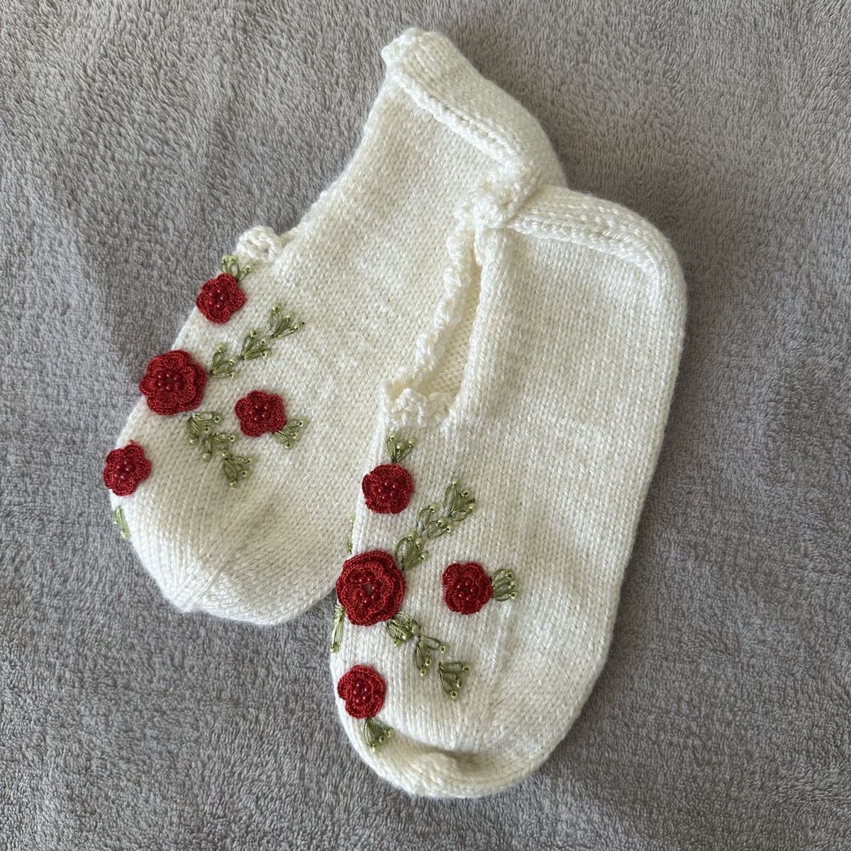 Scarpe da donna: Chaussons blancs brodées floral – Nuovo (secondo la descrizione) da Givisiez venduto da dor_xb9k