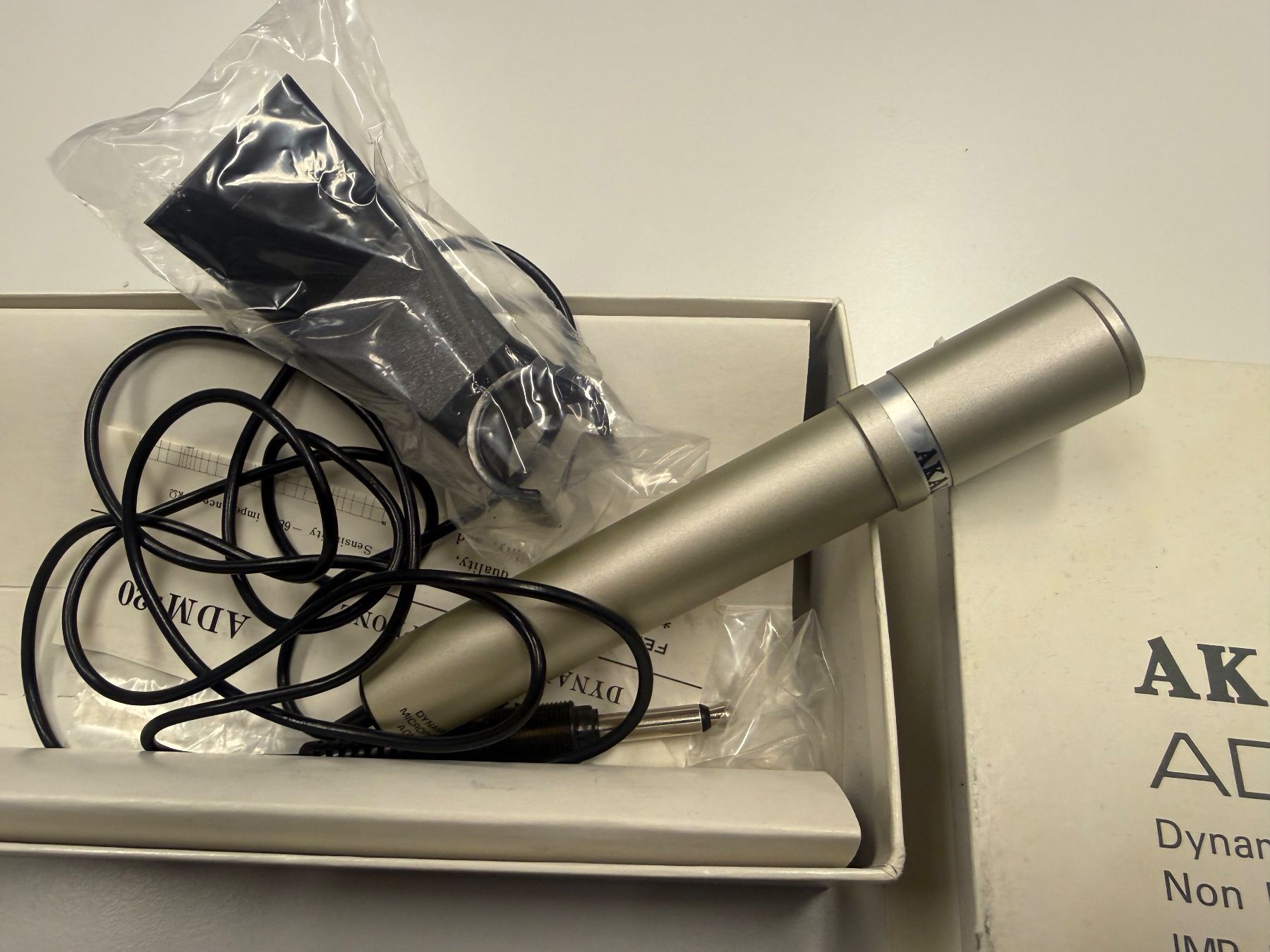 Akai Microfoni: AKAI ADM-20 Dynamic Microphone Non Directional OVP – Usato da Sarmenstorf venduto da SimonScheurer 1