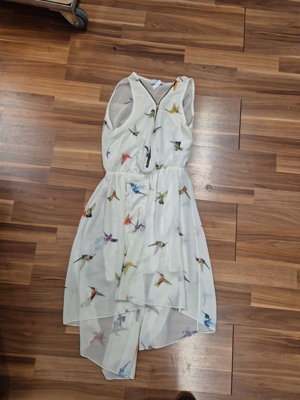 Robes: 1 Kleid mit Kolibris gr M B30 – D'occasion à Schwarzenburg par Flamingo07