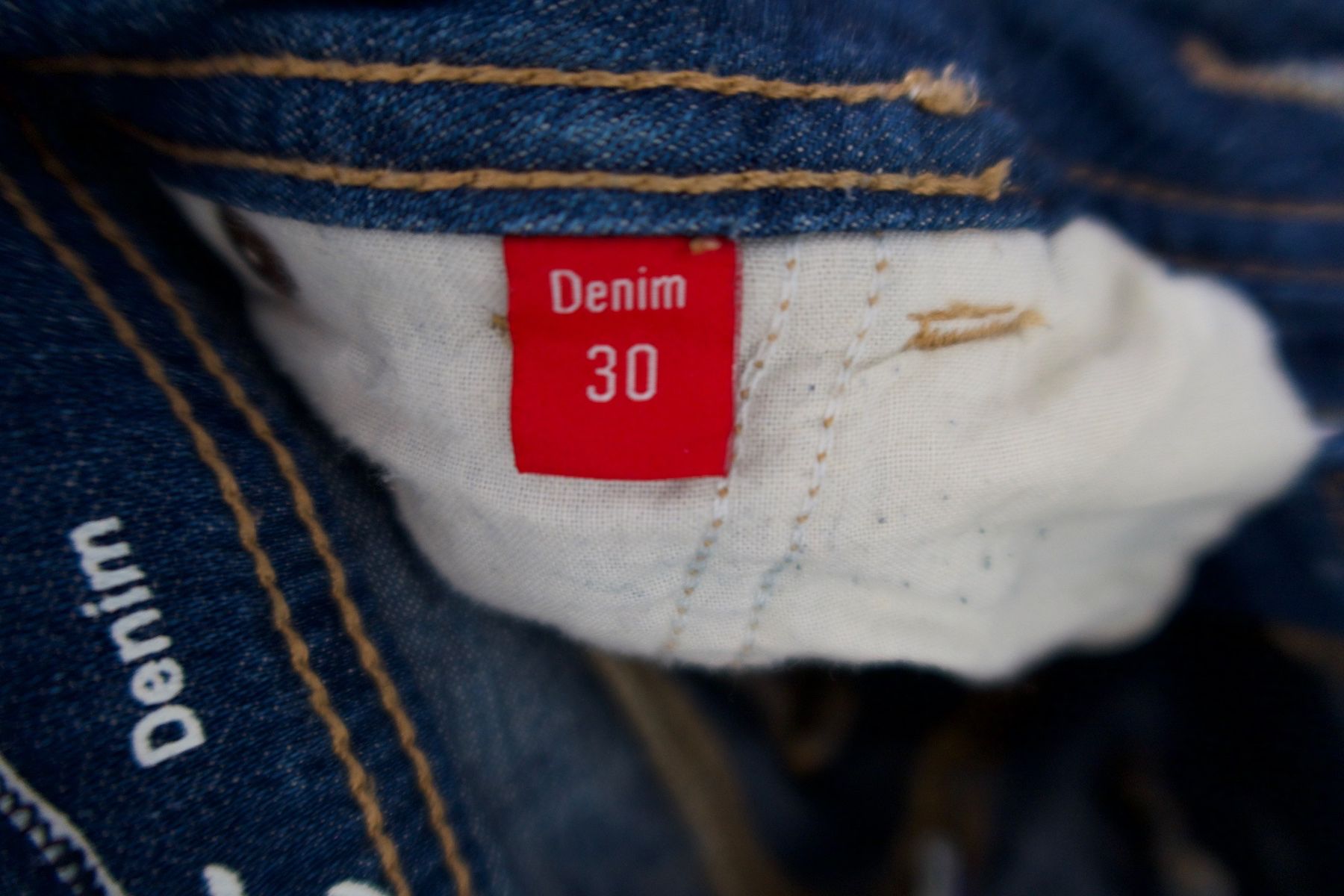 Esprit Jeans: Jeans edc Esprit - Pantacourt - W30 - NEUF – Nuovo (secondo la descrizione) da Lausanne venduto da Etoile96 9