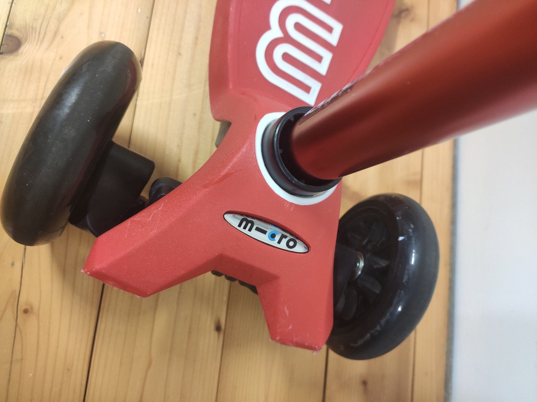 Micro Fahrzeuge für Kinder: Micro Maxi Deluxe Tretroller – Gebraucht aus Zumikon von circulate 4