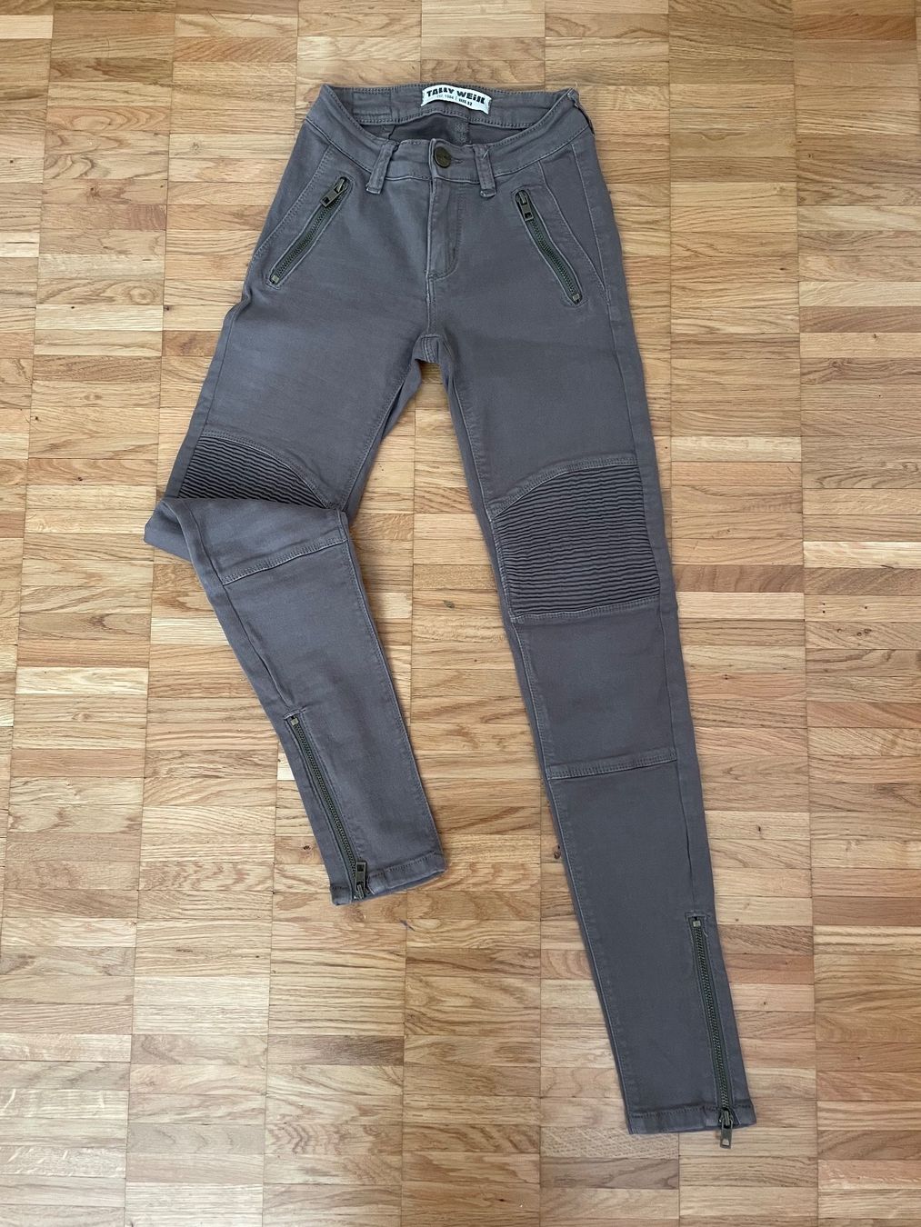 Pantaloni: Pantalon kaki – Nuovo (secondo la descrizione) da Pont-de-la-Morge (Sion) venduto da hel_bh28