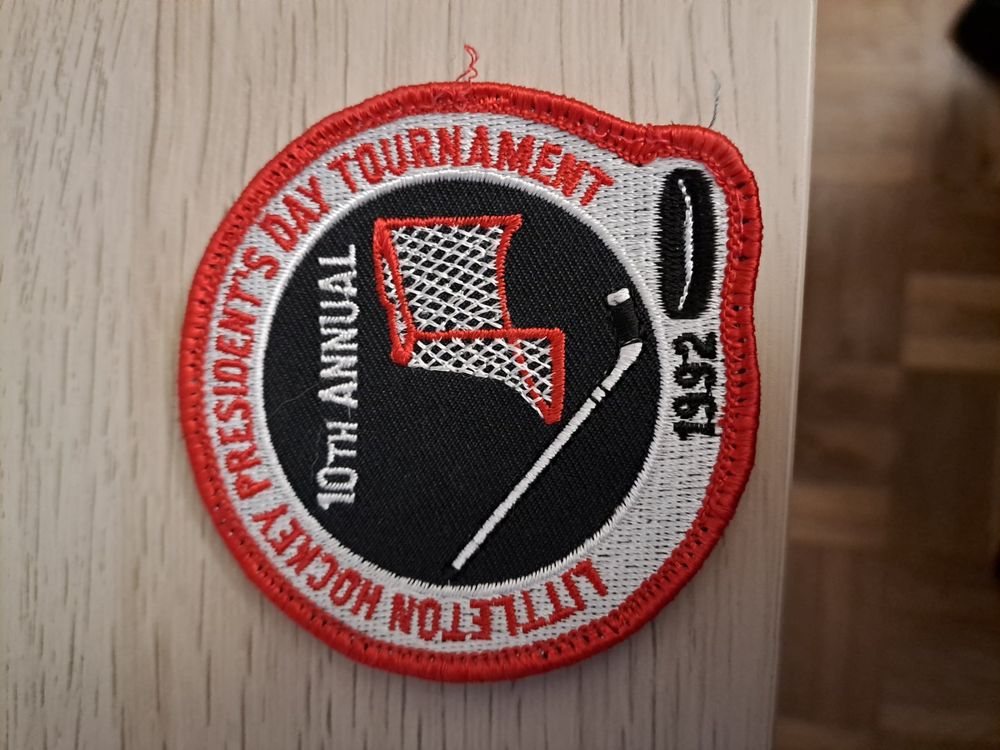 Eishockey Patch 'Anti Schiedsrichter' – Bestickter Aufbügler, 100x85 Mm, Rot, Waschbar Bis 90°C