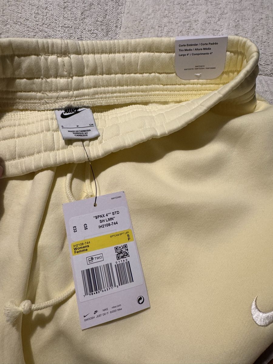 Nike Pantalons: Nike yellow Phoenix Shorts  – Neuf avec emballage d'origine à Zürich par di_archive 5
