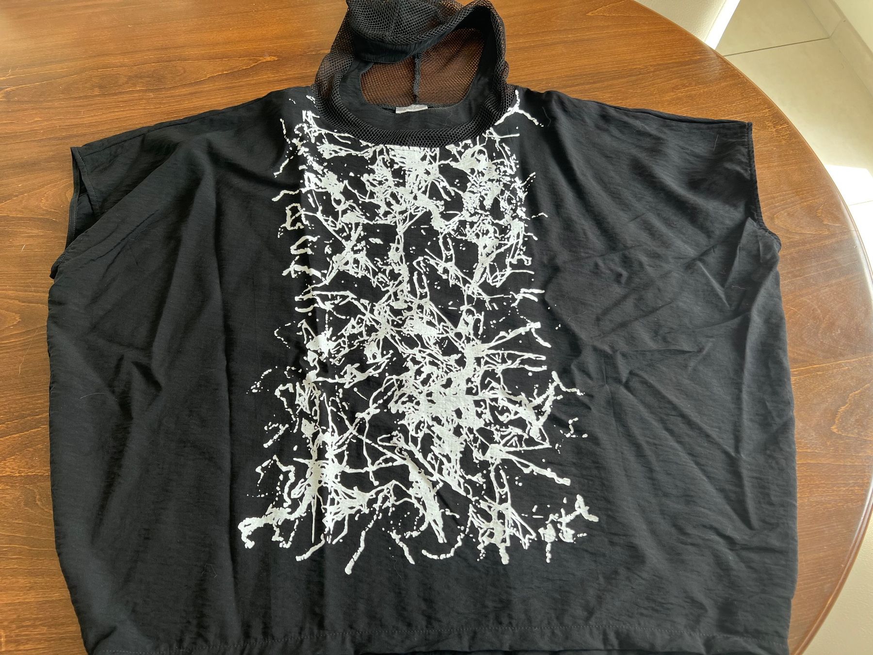 T-shirt: Schickes NAYA Kapuzenshirt, Gr. 2 Oversize oder XL – Usato da Ebmatingen venduto da Mistelu