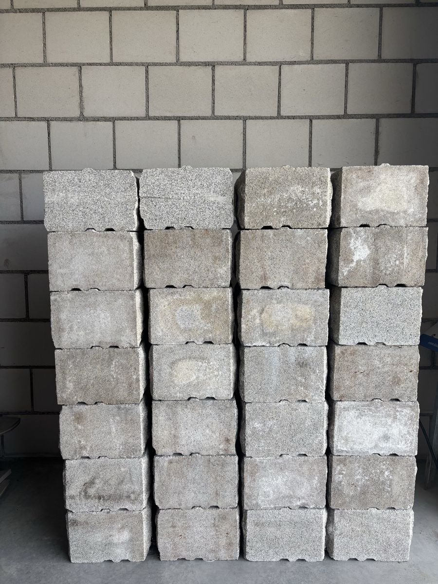 Steine & Dachziegeln: Betonsteine Granitoptik, 26 Stk – Neu (gemäss Beschreibung) aus Jenins von K-Industrie 1