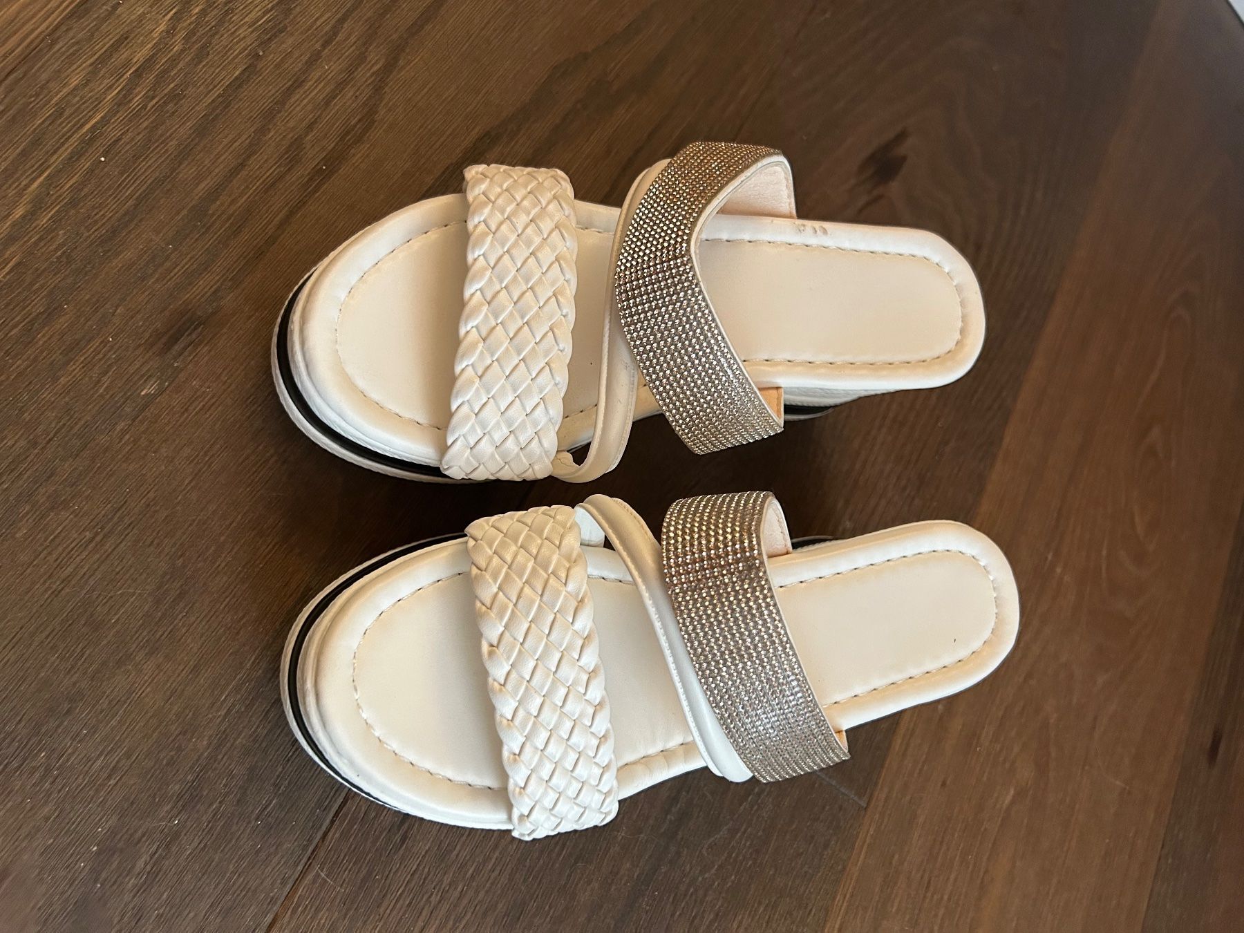 Damenschuhe: Alles muss weg Sandalen Mule gr 35 neu – Gebraucht aus Scherz von Mandarine8