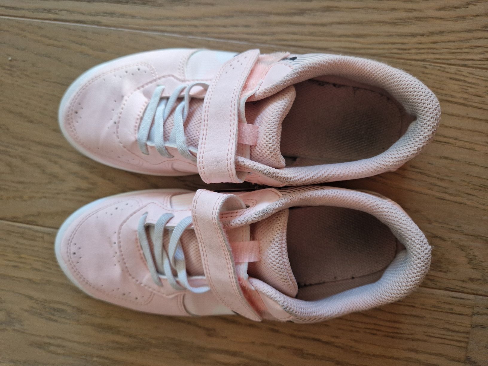 Decathlon Schuhe für Mädchen: Chaussures de sport d'intérieur taille 36 – Gebraucht aus Delémont von bouboute01 3