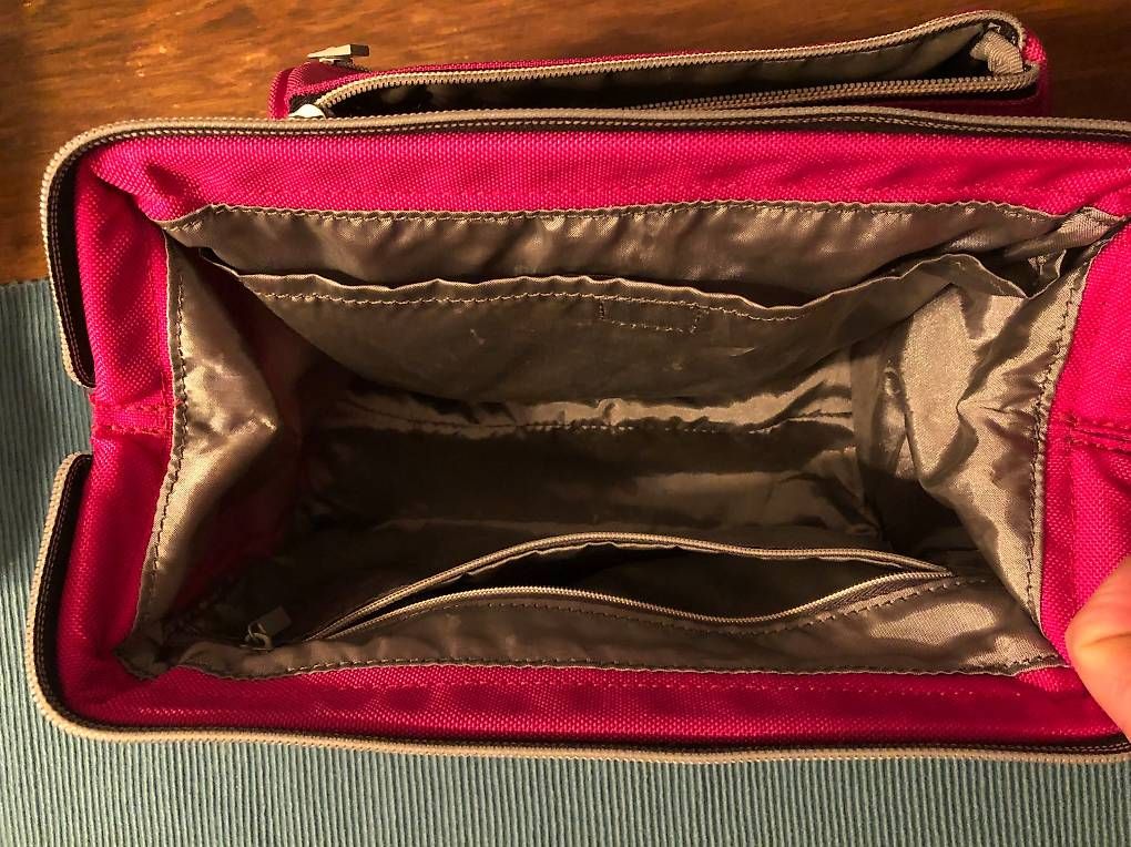 Kosmetikkoffer: Rosa Kulturbeutel Set – Gebraucht aus Sigirino von FilippoEdoardo 1
