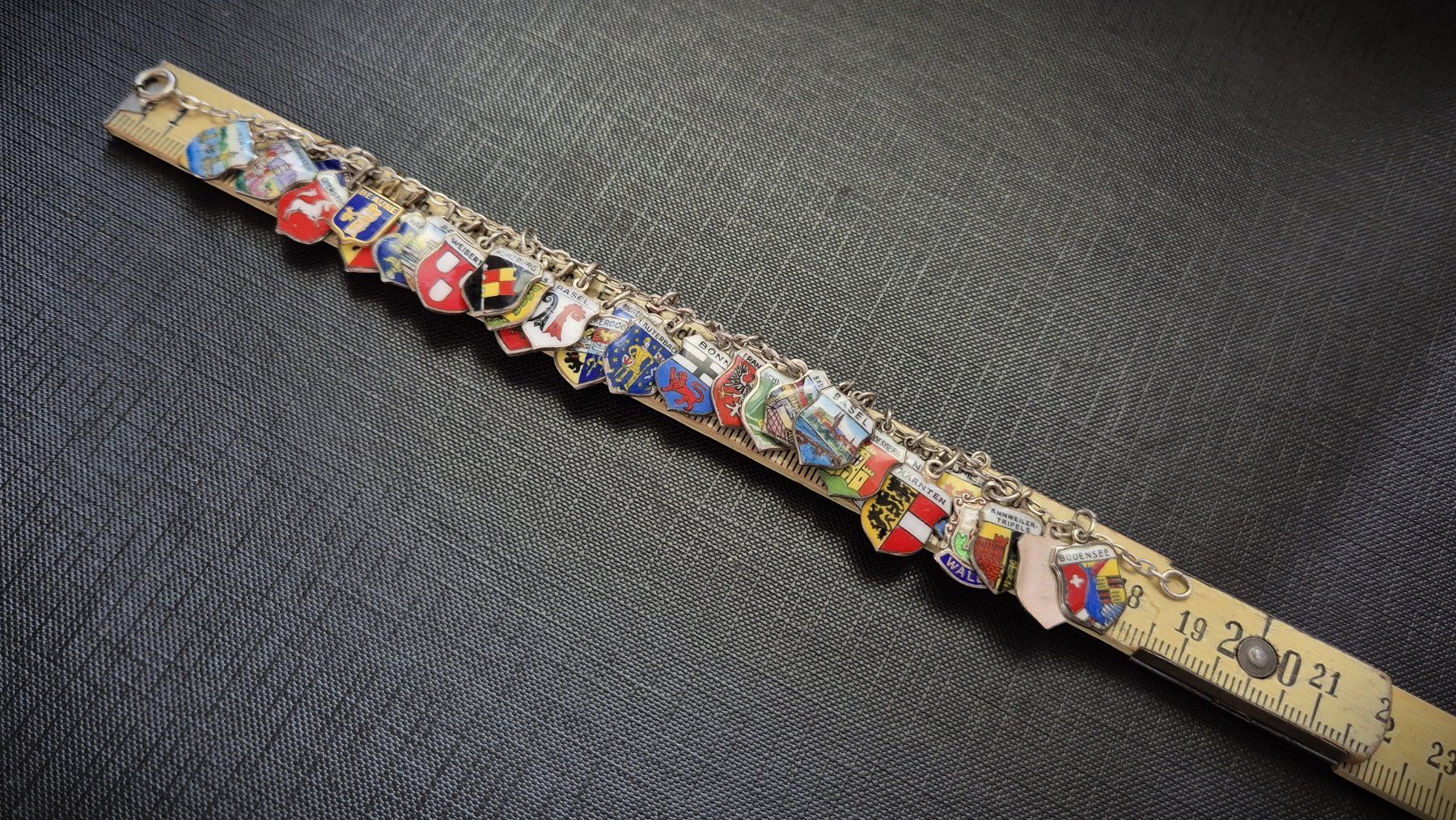 Bracelets: Bettler-Armband mit emaillierten Wappen – D'occasion à Zürich par brinkosos 4