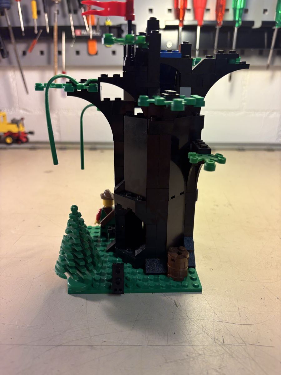 Lego Kit di costruzioni: LEGO Forestmen‘s Hideout 6054 – Usato da Möriken AG venduto da Classics16 1