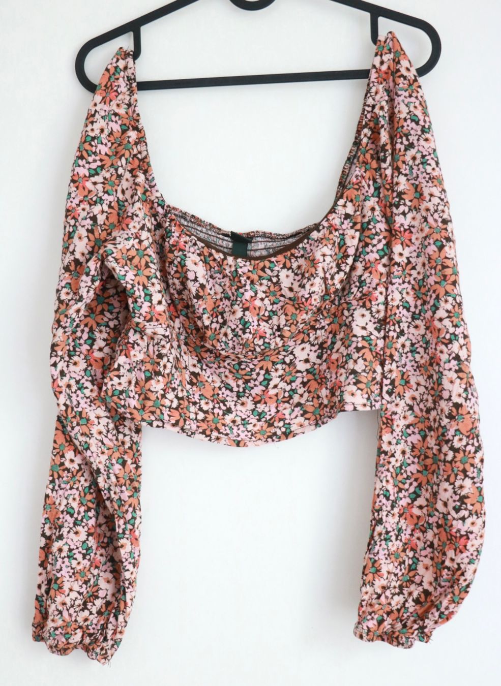 Top: Luftiges Oberteil mit Blümchen – Usato da Gachnang venduto da todressgolden 1
