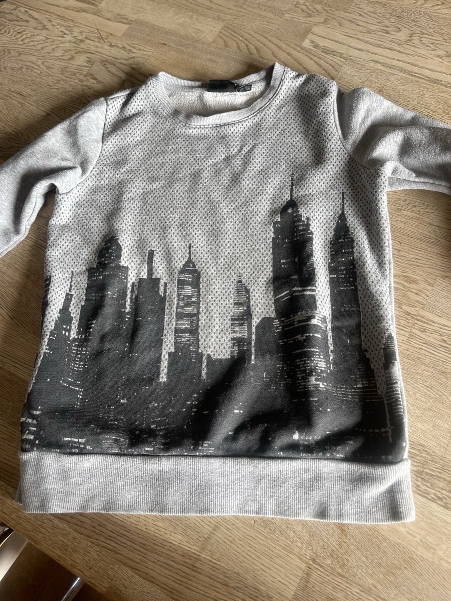 Pulls et sweat-shirts: Pulli Gr. 146/152 – D'occasion à Münsingen par MCMLXXXI