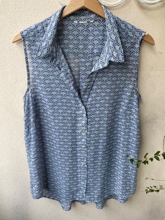 Chemise sans manches femme imprimée bleue taille M bon état