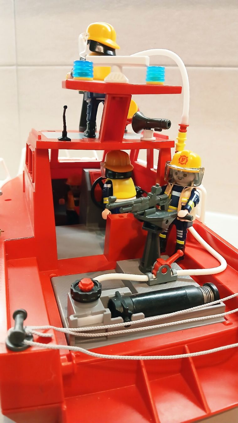 Playmobil Giocattoli: Playmobil bateau de secours pompier – Usato da Romainmôtier venduto da PanPan 2