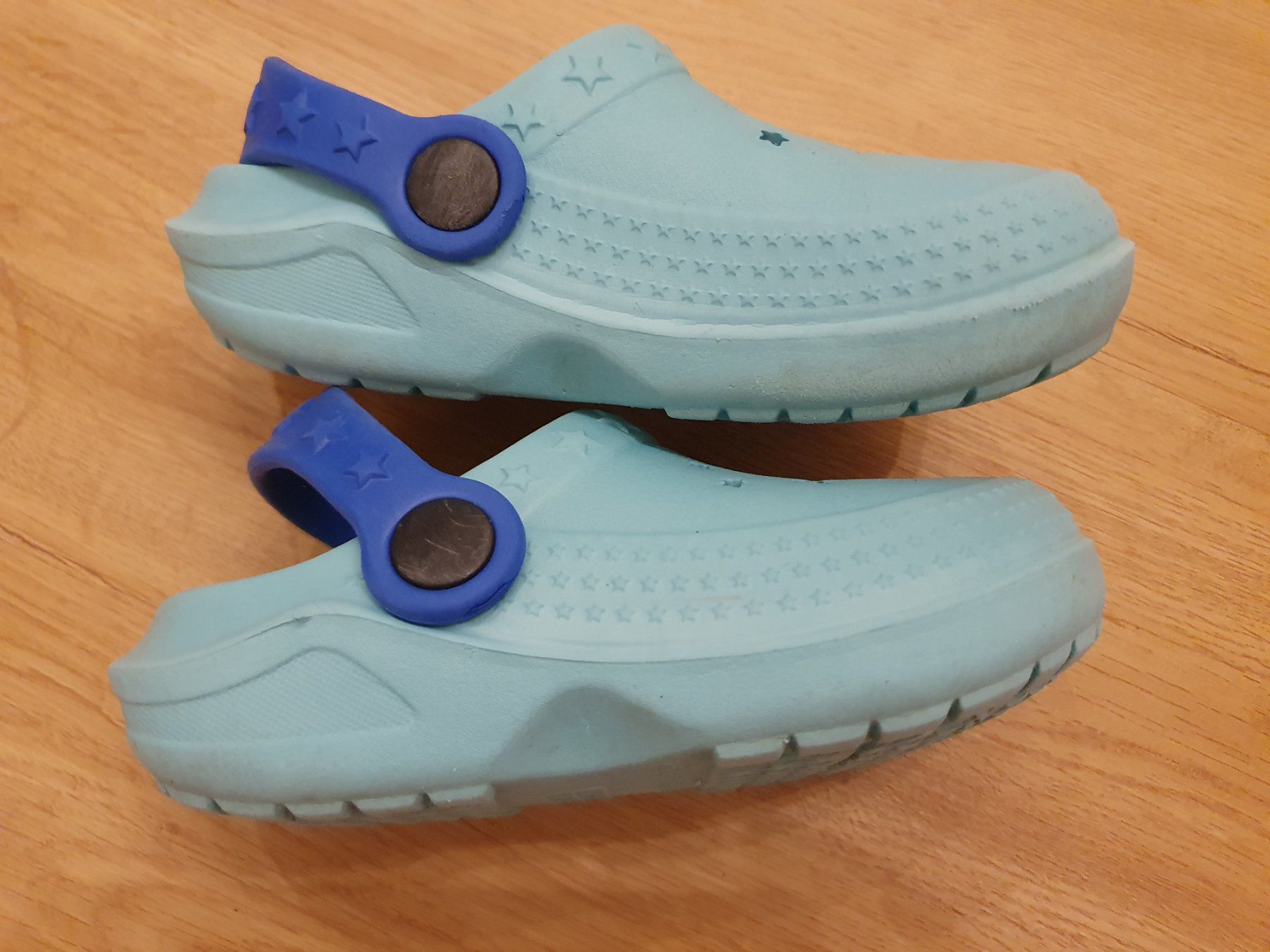 Scarpe per ragazzi: Gummi Clogs, Badeschuhe, Gr. 25, hellblau – Usato da Heinrichswil venduto da frankie19860 4