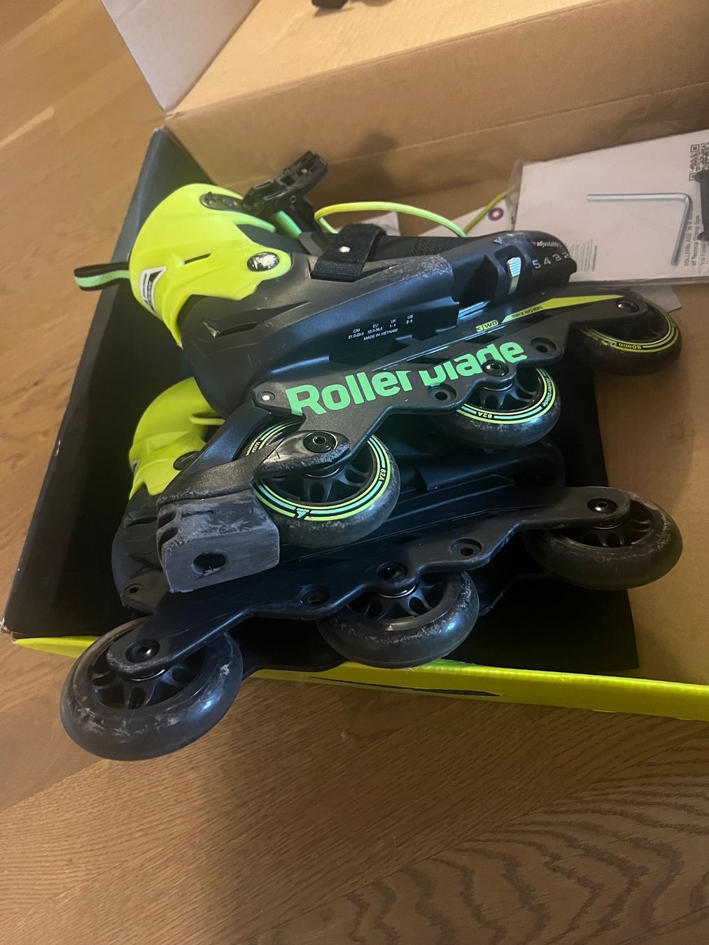 Pattini in linea & Pattini a rotelle: Rollerblade Microblade Schutz inkl Gr 33-36.5 – Nuovo (secondo la descrizione) da Ebmatingen venduto da dartim 2