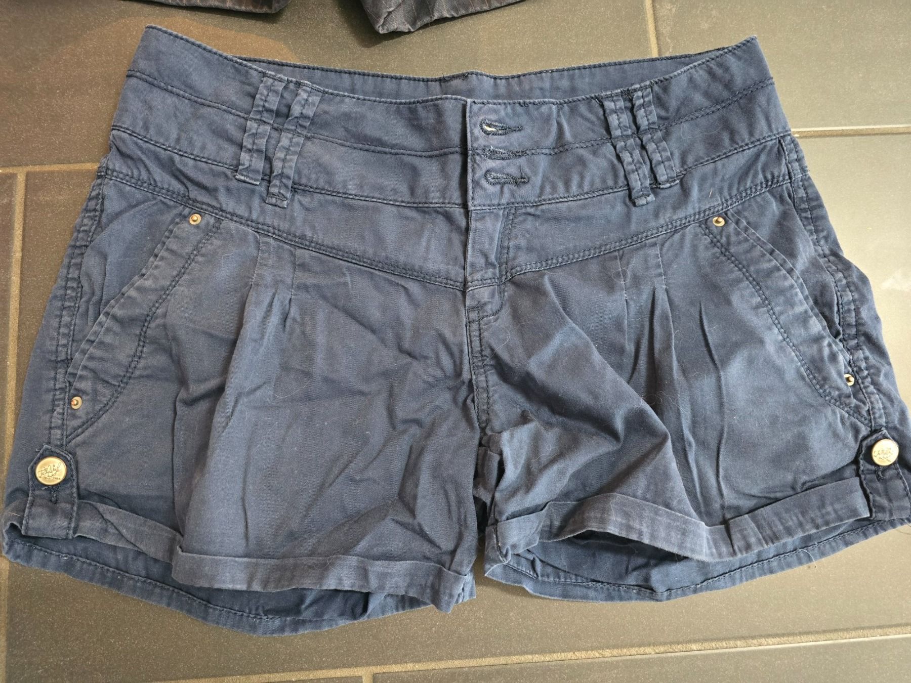 Pantalons: 2 Shorts gr.38 – D'occasion à Unterentfelden par Panda-87 7