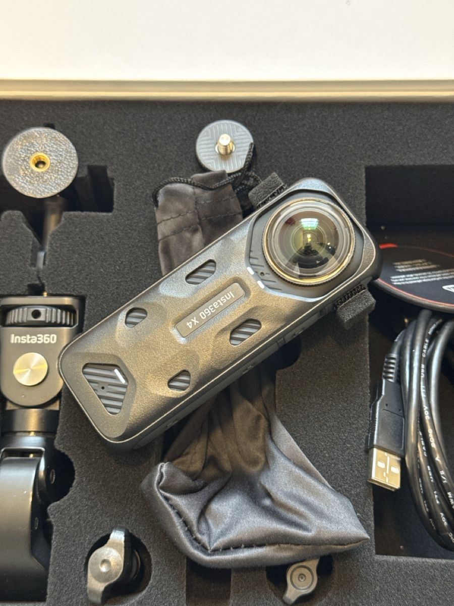 Insta360 Action Cam: Caméra action Insta360 X4 Motorcycle Bundle état neuf – Nuovo (secondo la descrizione) da Senarclens venduto da nog_m7qw 3