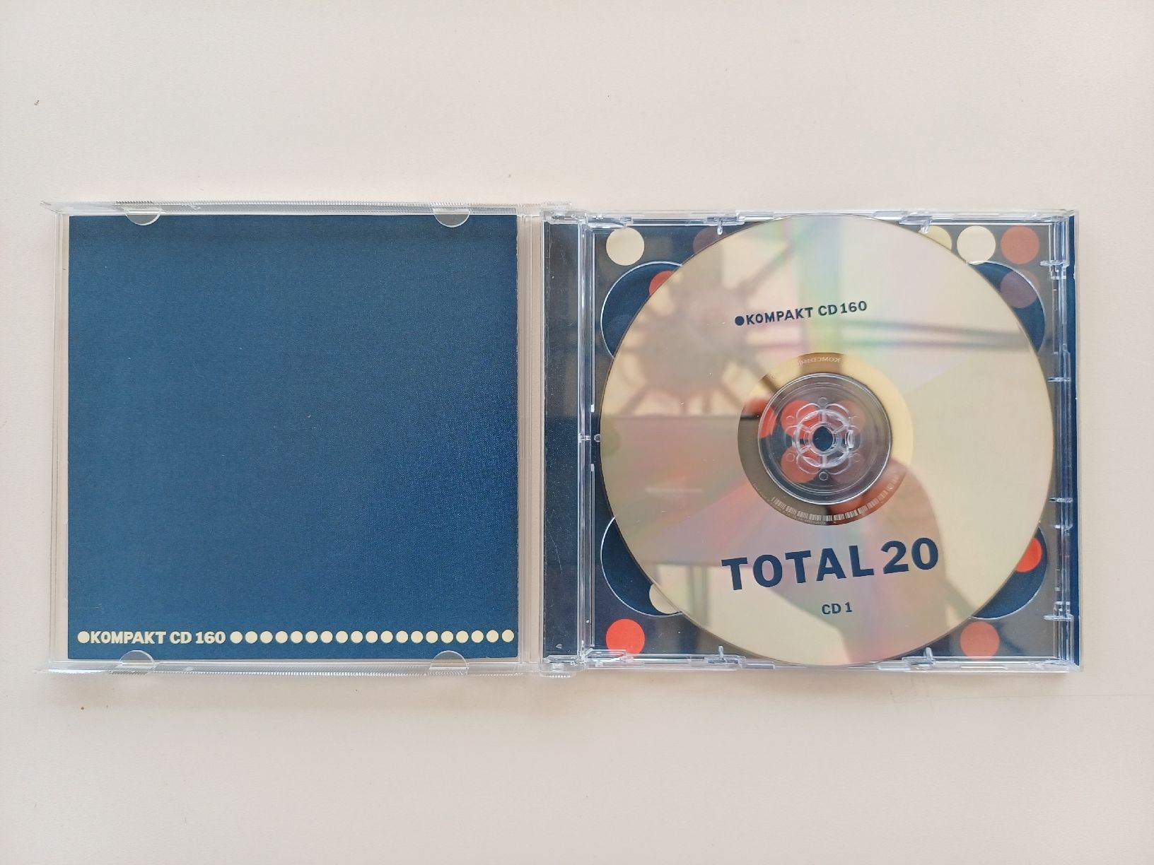 CD: Kompakt "Total 20" CDx2 – Nuovo (secondo la descrizione) da Begnins venduto da Drastic-Sound 2