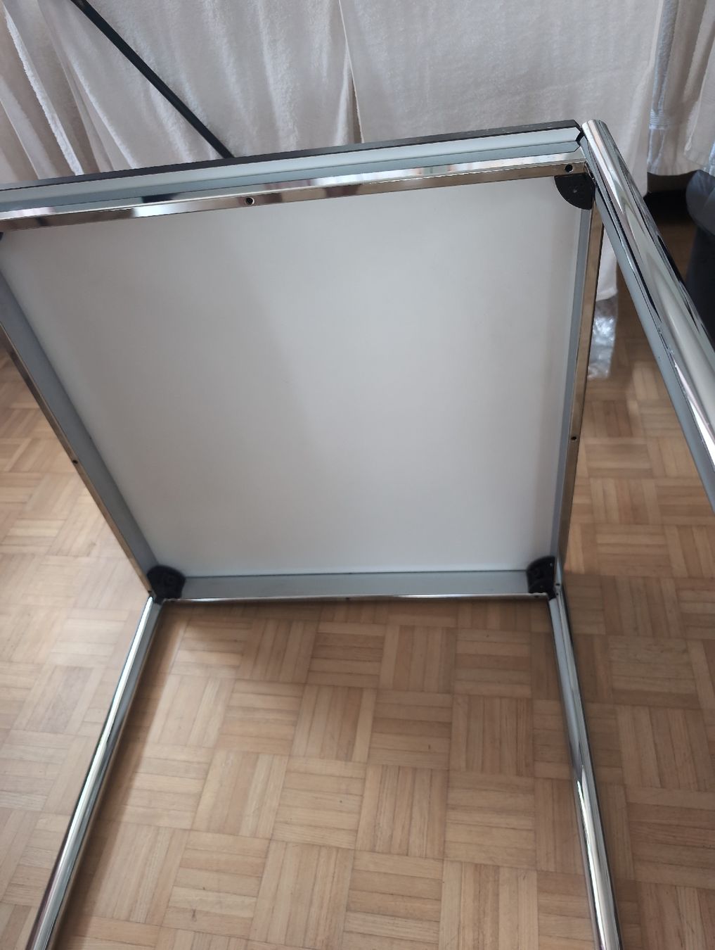 USM Tables: USM Haller Besprechungstisch 75 x 75 cm hellgrau – D'occasion à Zollikofen par Sanssouci1 5