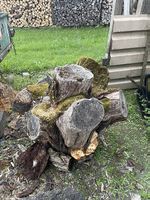Holzkronen gelagert