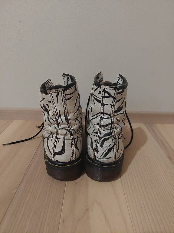 Scarpe da donna: Dr. Martens Zebra Look – Usato da Baar venduto da ele_8fzh