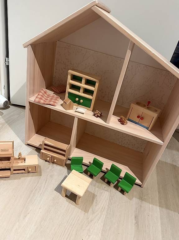 Puppenhäuser & -möbel: Puppenhaus mit Möbel – Gebraucht aus Niederhasli von des_f82m