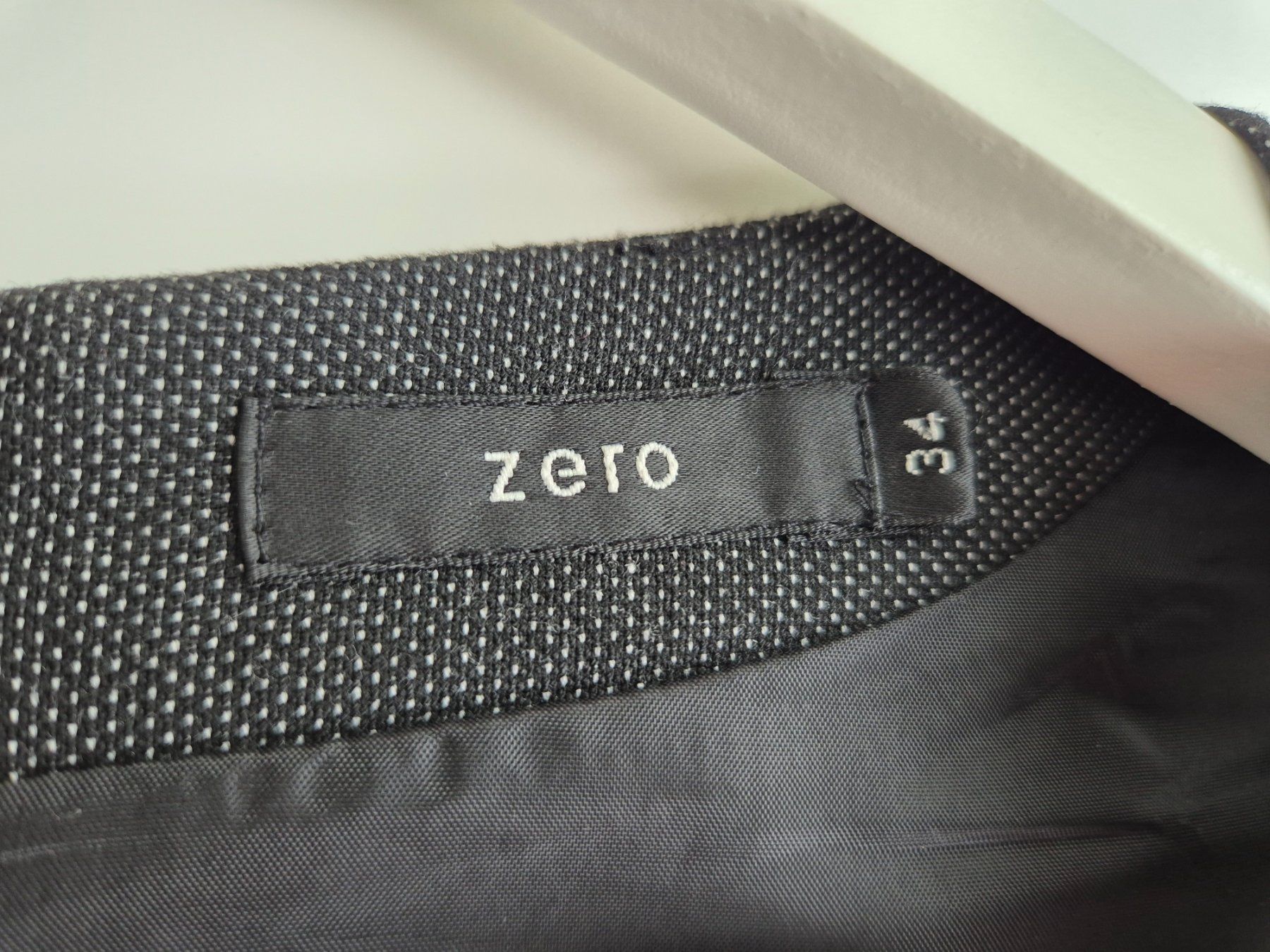 Vestiti: ZERO   business etui kleid  Grösse 34 – Usato da Niederweningen venduto da Obson 1