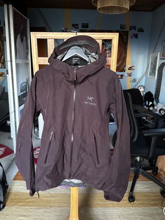 Rare Burgundy Arcteryx Beta LT Jacket size M