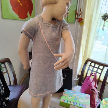 Gestrickte Kleid GR 104