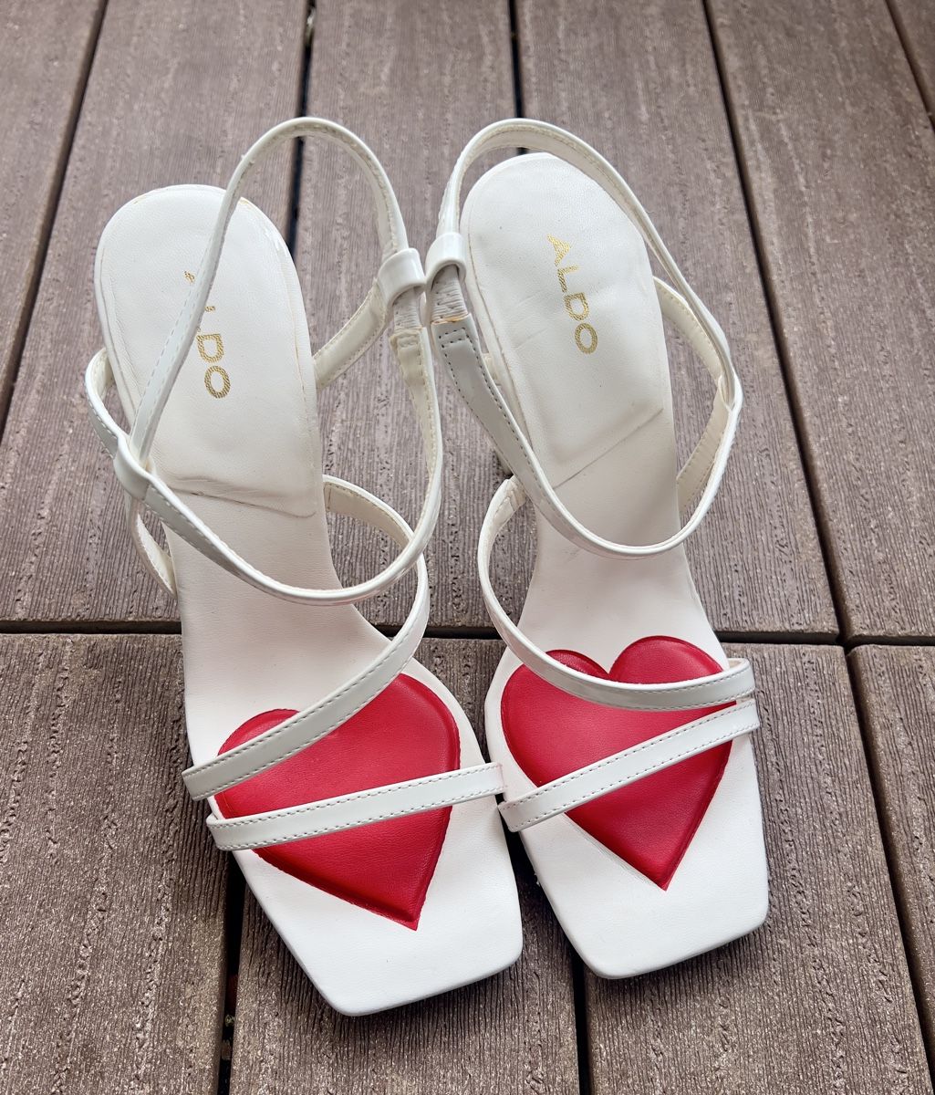 Scarpe da donna: Aldo Sandalen mit Herz – Nuovo (secondo la descrizione) da Zürich venduto da Zweite-chance