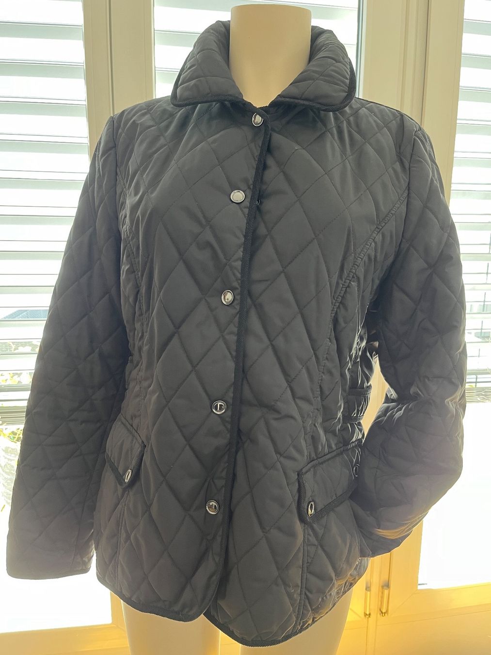Gerry Weber Giacche: Steppjacke von GERRY WEBER, schwarz, Gr. 40 – Nuovo (secondo la descrizione) da Burgdorf venduto da wiwy51