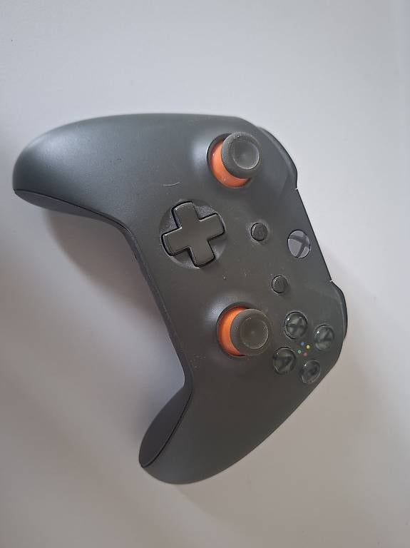 Manettes: XBOX Controller – D'occasion à Birsfelden par JNIKGLA