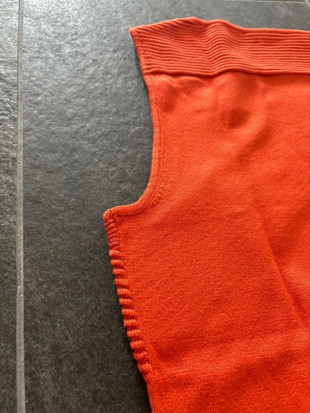 Comma Pullover & Sweatshirts: wunderschöner ärmelloser oranger Pullover - comma - Gr. 36 – Gebraucht aus Stadel von Chanel_5 5