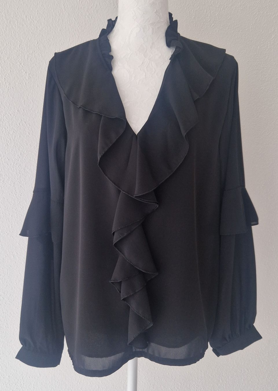 Chemisiers: BLOUSE – Neuf avec emballage d'origine à Camorino par JPHANDMADE1