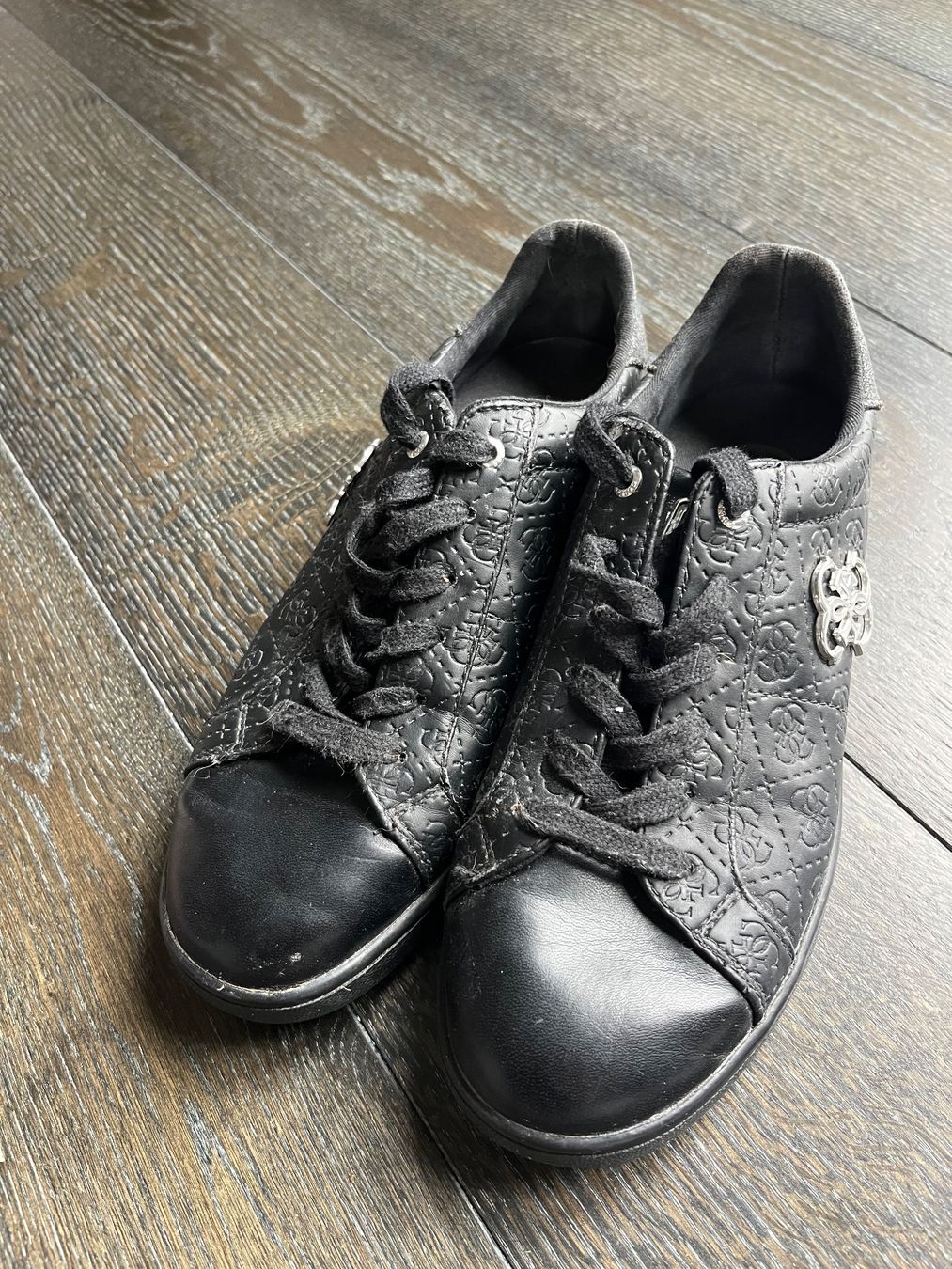 Guess Scarpe da donna: Baskets Guess t. 38 – Usato da Posieux venduto da evs_57x2 1