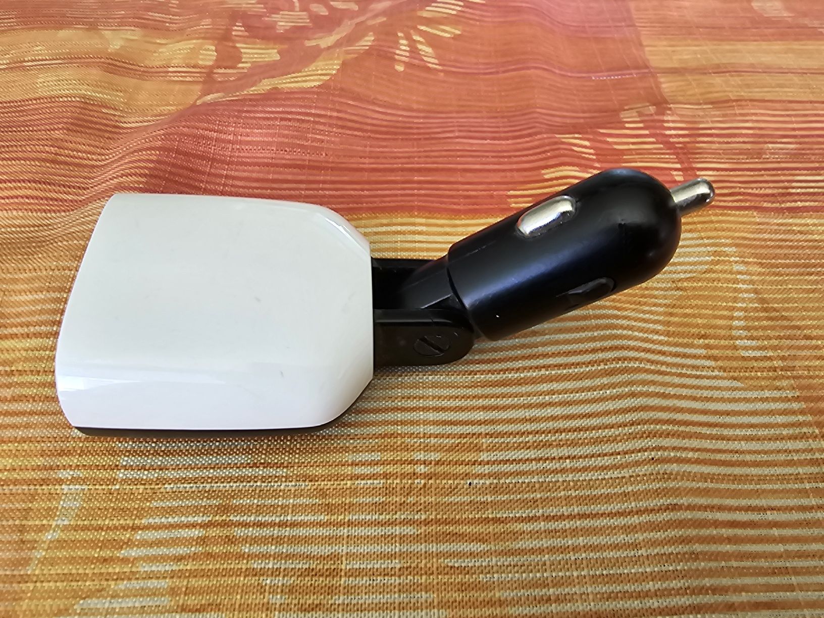 Caricabatterie: Car Charger, Dual USB Ports – Usato da Zug venduto da Andkur1971 5