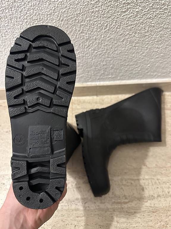 Scarpe da uomo: Gummistiefel Schwarz Größe 40 neu – Usato da Küssnacht am Rigi venduto da mis_skz5 1